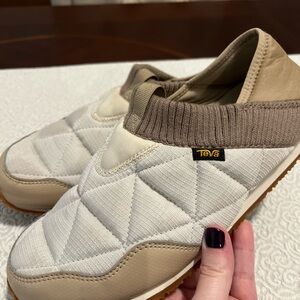 TEVA ReEmber Quilted Moc Slip-On Shoes Women’s 10 | Cream & Tan Cozy Comfort
